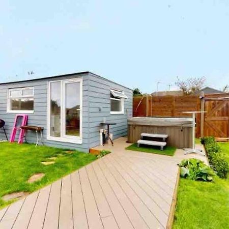 Willa Love Lancing By The Sea With Optional Large Hot Tub Sleeps Up To 8 & Free Parking Zewnętrze zdjęcie