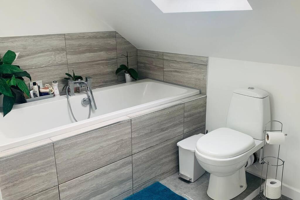Willa Love Lancing By The Sea With Optional Large Hot Tub Sleeps Up To 8 & Free Parking Zewnętrze zdjęcie