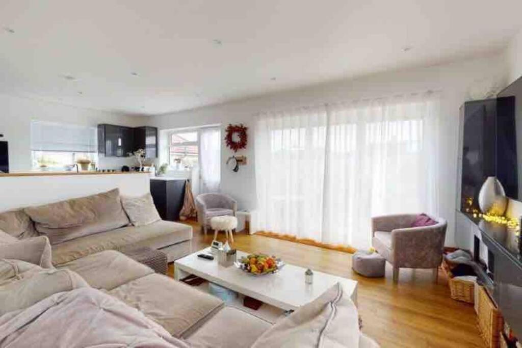 Willa Love Lancing By The Sea With Optional Large Hot Tub Sleeps Up To 8 & Free Parking Zewnętrze zdjęcie