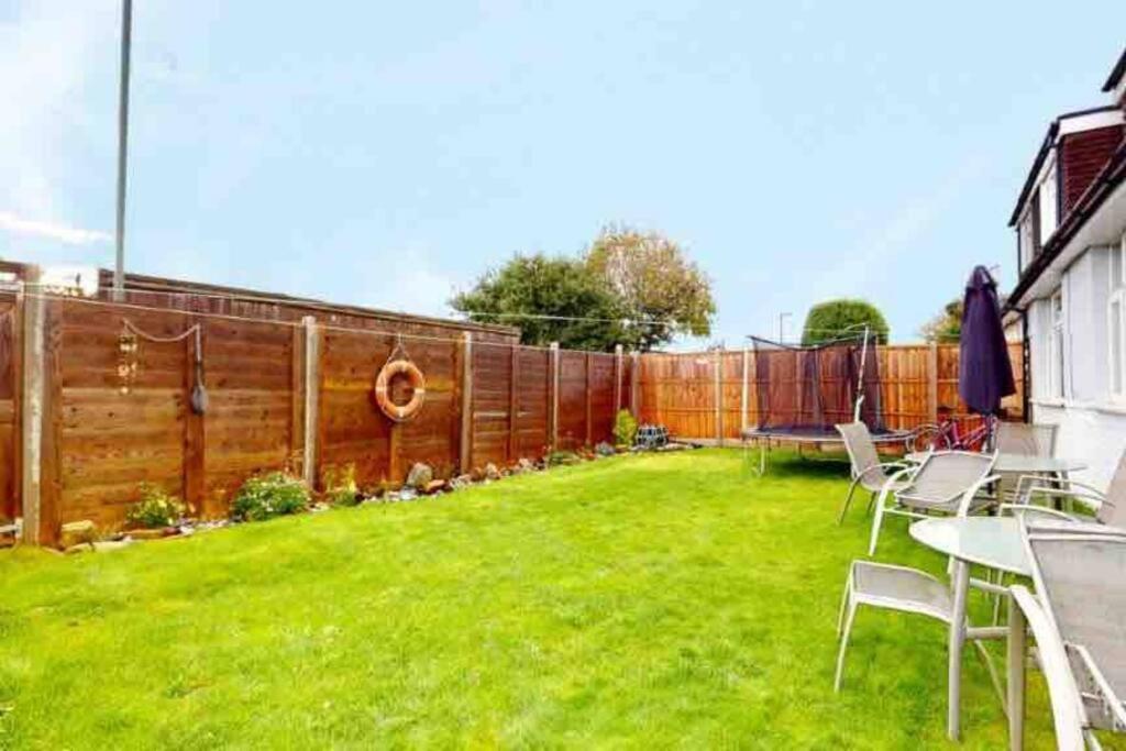 Willa Love Lancing By The Sea With Optional Large Hot Tub Sleeps Up To 8 & Free Parking Zewnętrze zdjęcie